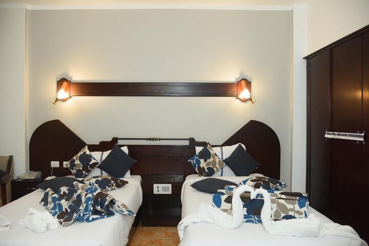 Room 7 of 37