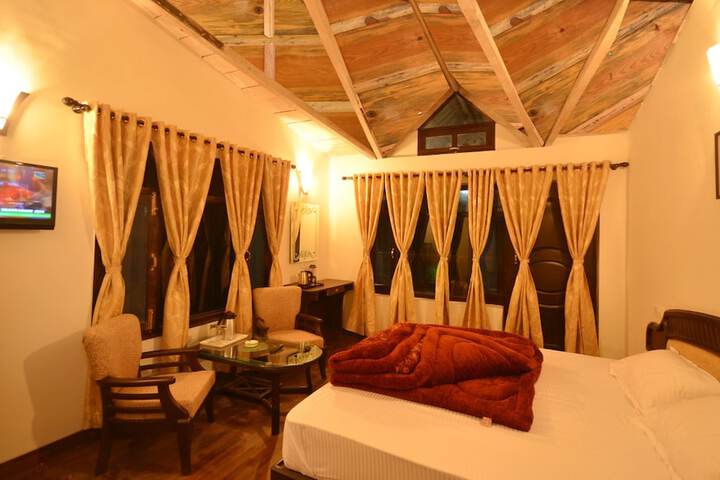 Room 4 of 9