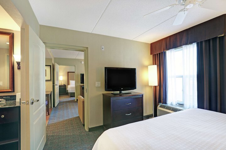 1 King Bed Whirlpool Studio Suite (19 of 22)