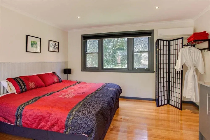 Room 2 of 11