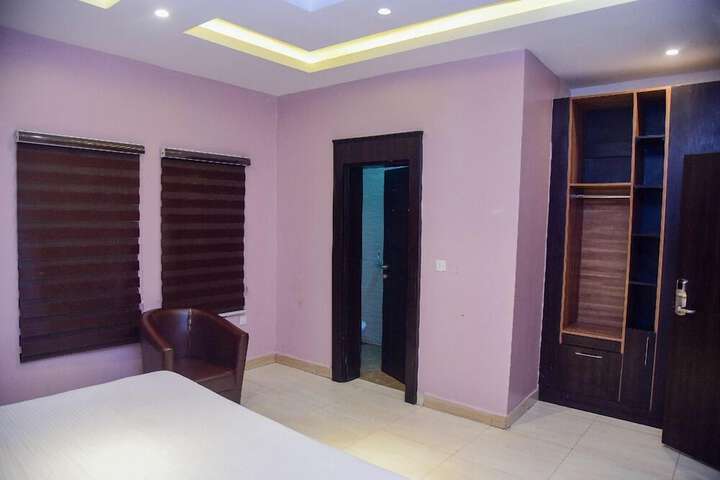 Room 13 of 78