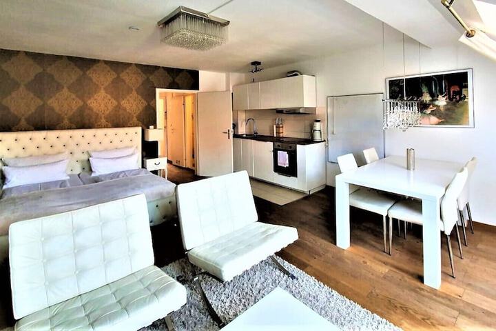 Room 5 of 19