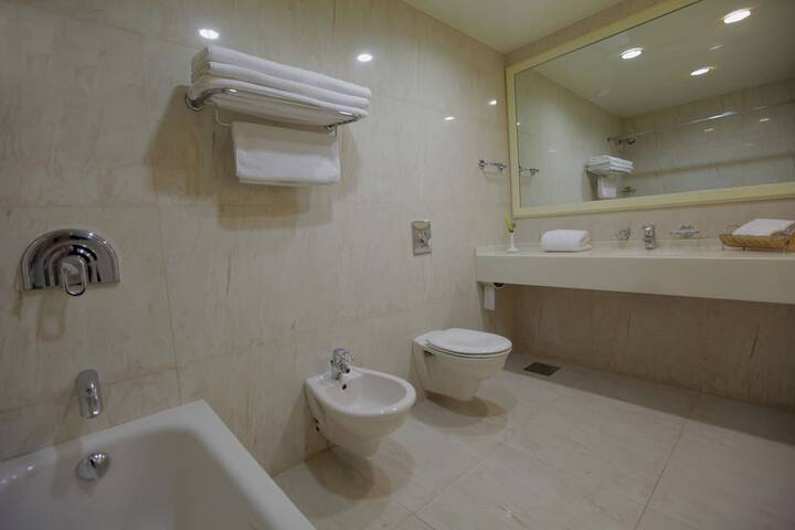 Room 34 of 65