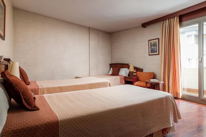Room 33 de 129