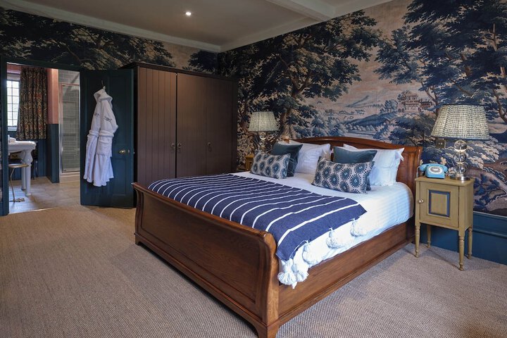 Room 34 of 155