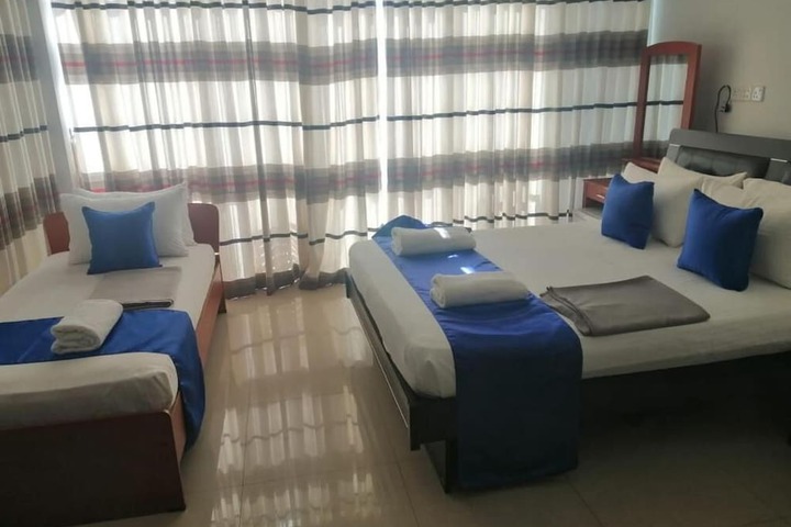 Room 10 of 28