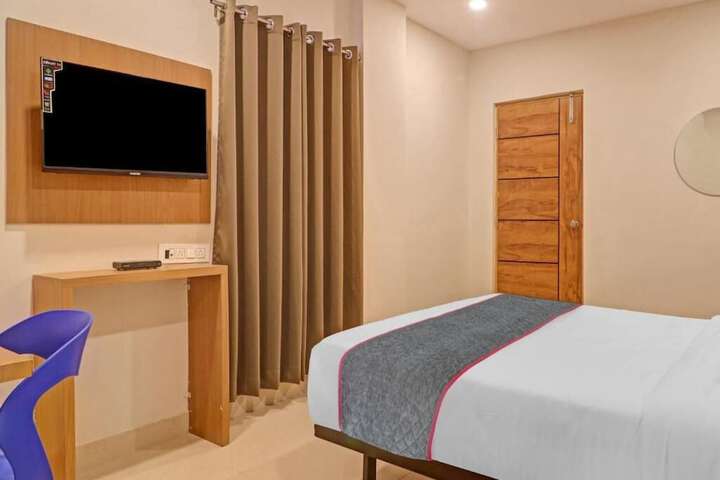 Room 6 of 13