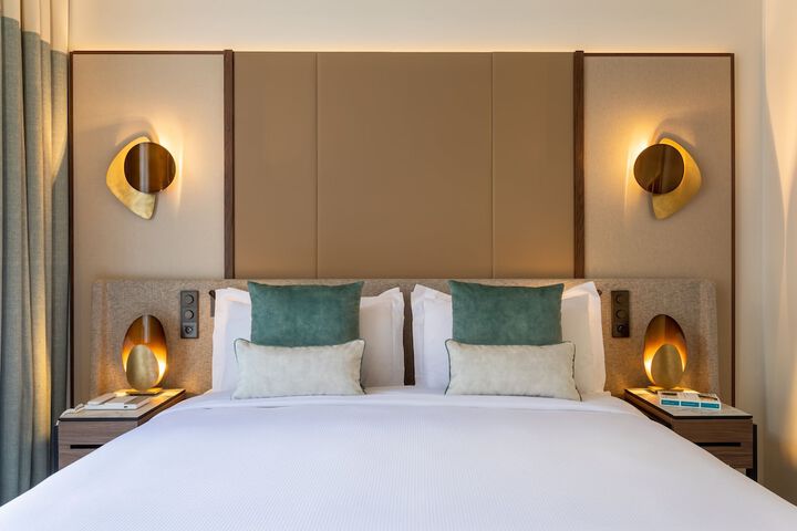 Room 14 of 118