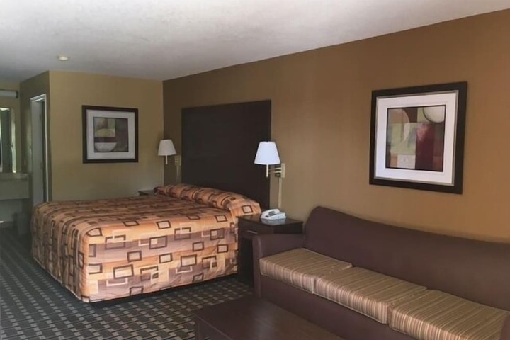 1 King Bed (2 of 3)