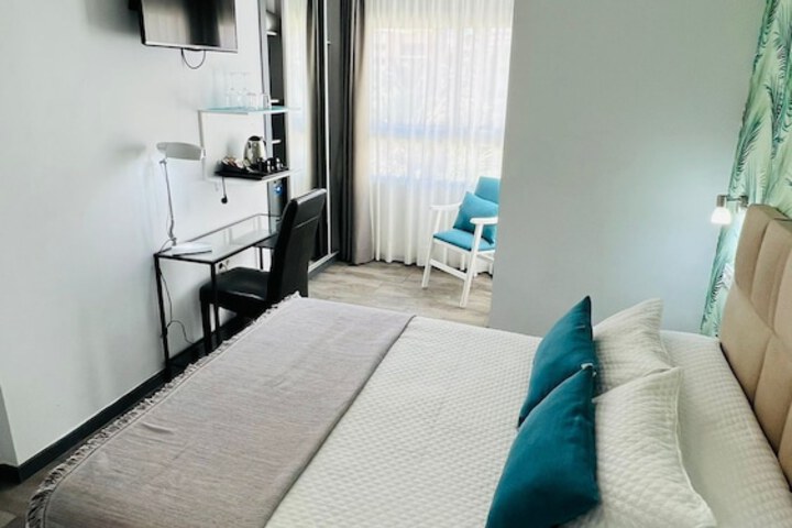 Room 7 of 32