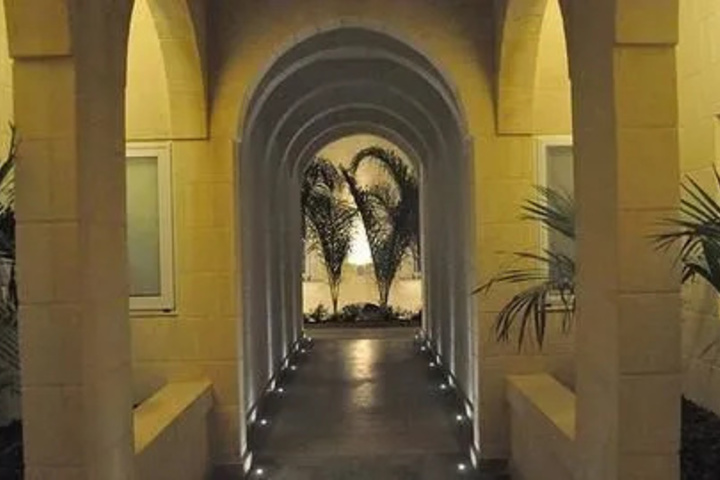 Room 10 of 14
