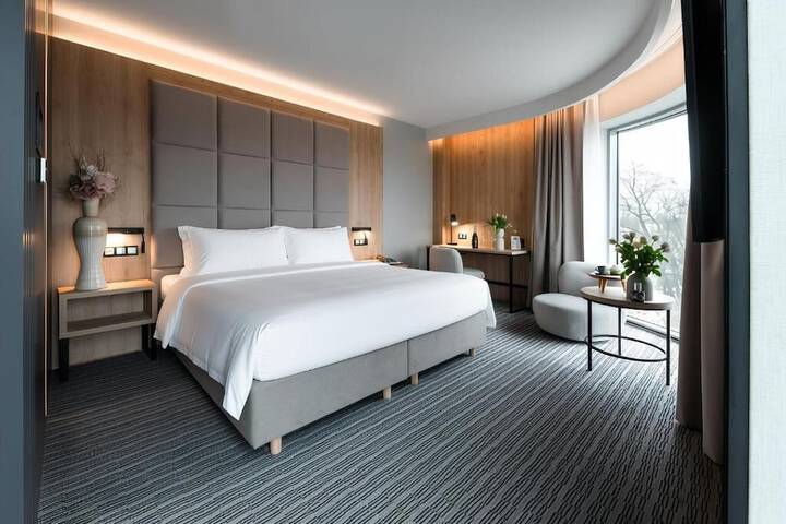 Room 4 of 53