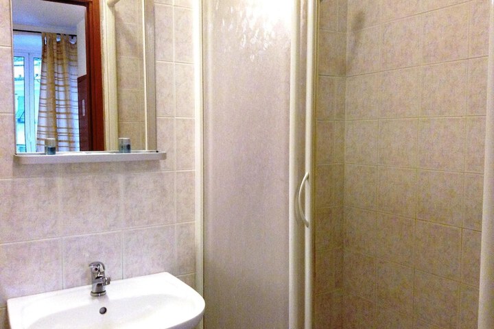 Room 27 of 35