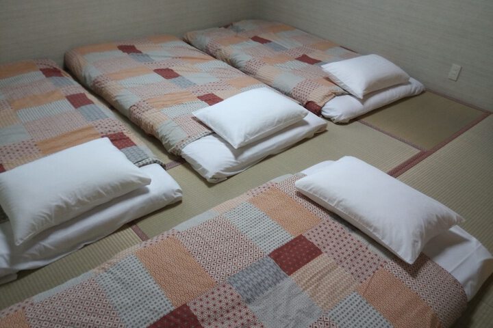 Room 11 of 28