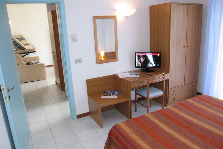 Room 4 of 41