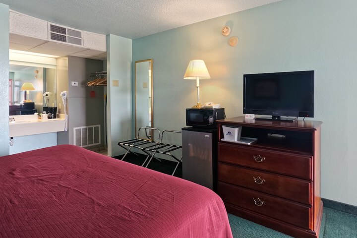 Room 18 of 33