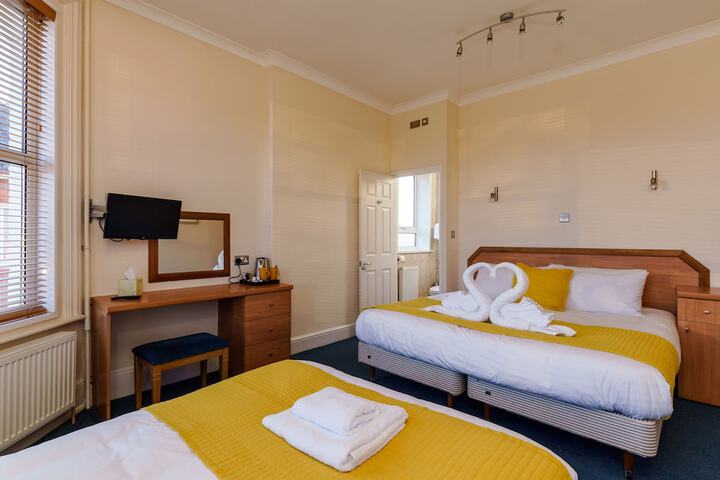 Room 9 of 73