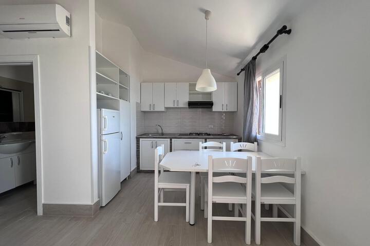 Room 3 of 27