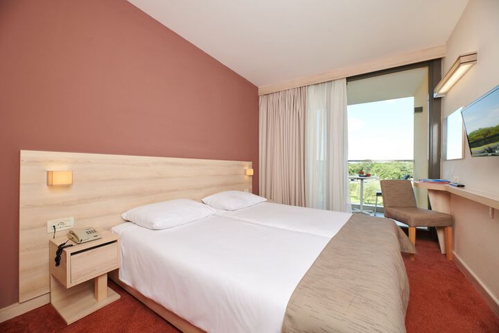 Room 15 of 72