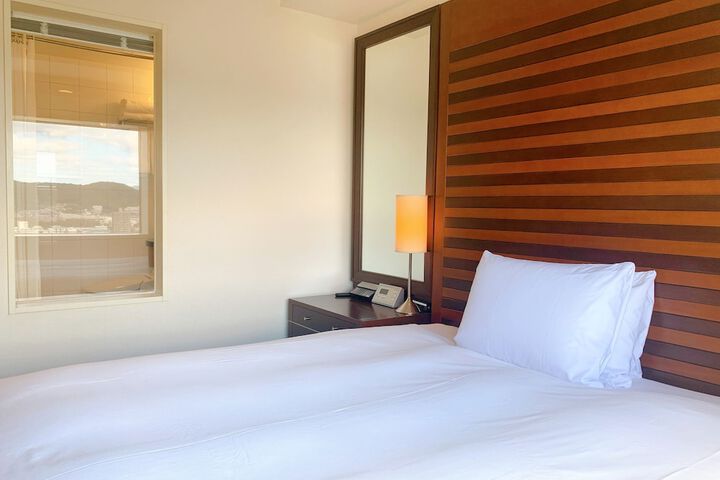 Room 13 of 152