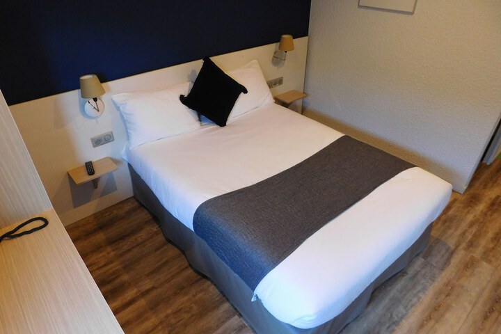 Room 4 of 33