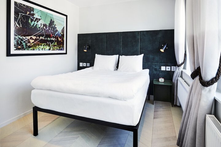 Room 25 of 65
