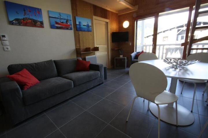 Exterior of APPARTEMENTS - HOTEL LES LANCHERS
