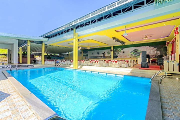 Pool Hotel