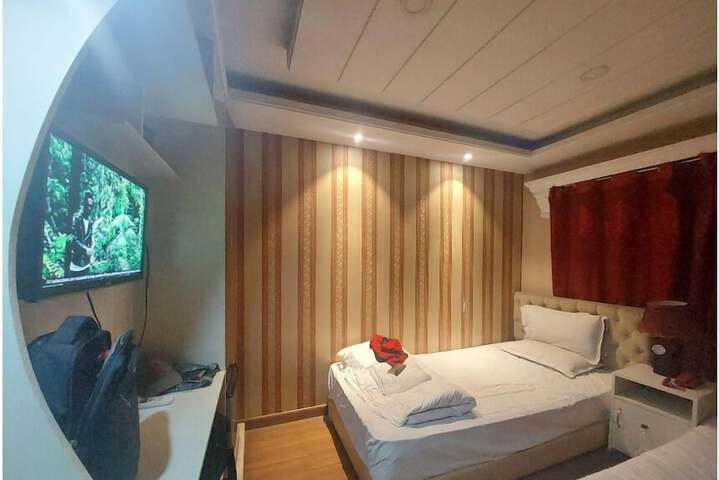 Room 16 of 40