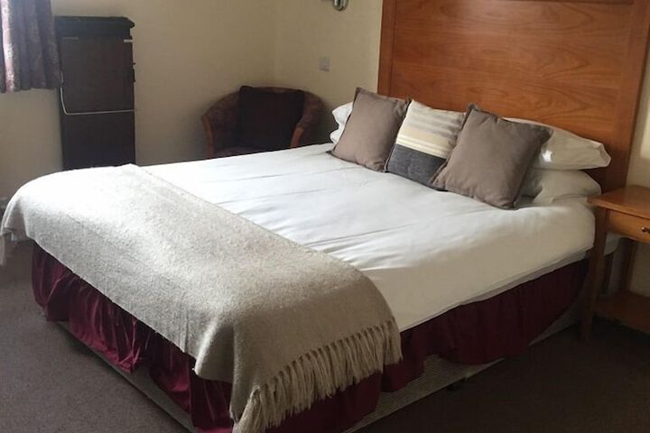 Room 2 of 9