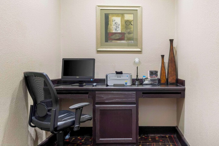 Business Center 30 of 31