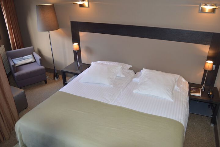 Room 3 of 39