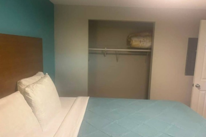 Room 15 of 61