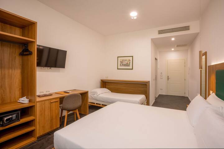 Room 11 of 48