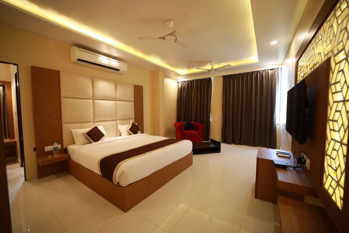 Room 13 of 21