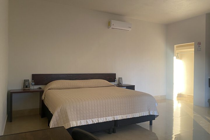 Room 19 of 211