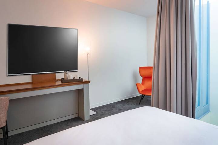 Room 10 of 61