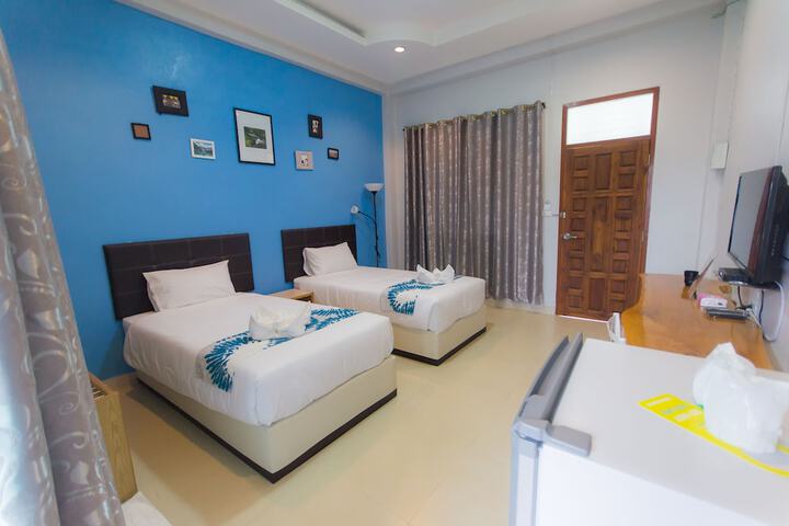 Room 6 of 42