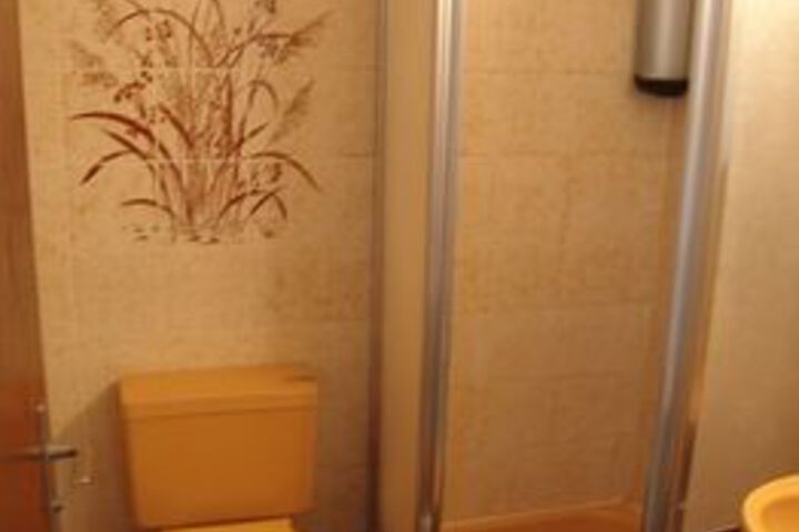 Room 6 of 19