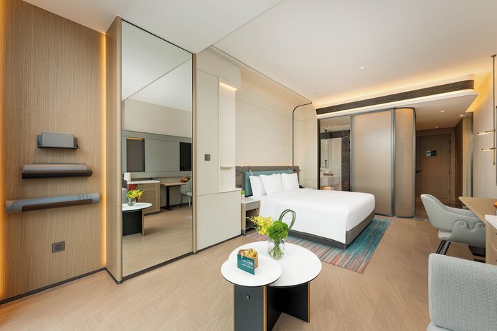 Room 33 of 53