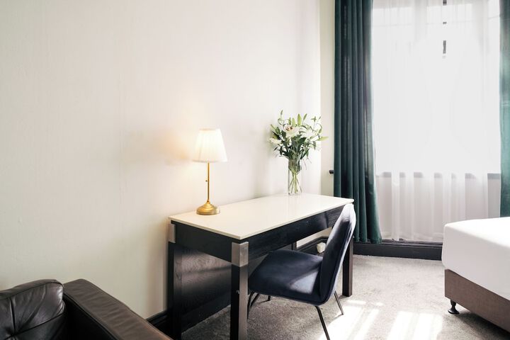 Room 17 of 39