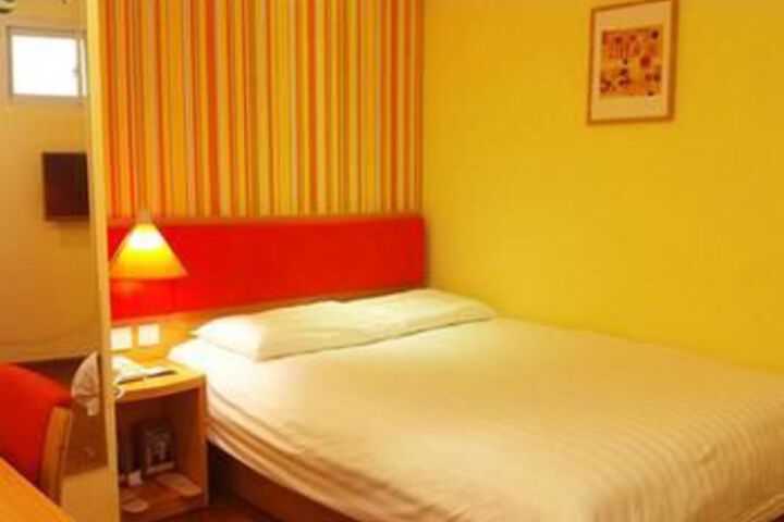 Room 4 of 11