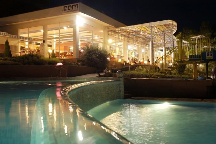 Pool 17 of 32