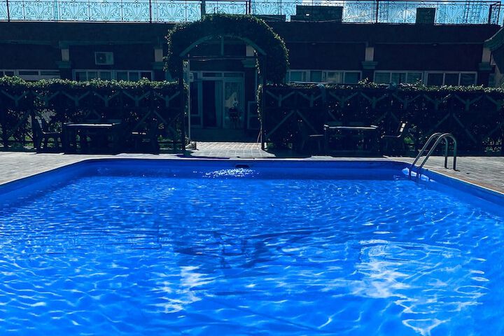 Pool 15 of 28