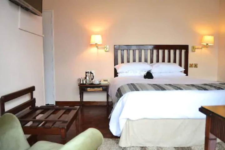 Room 4 of 14