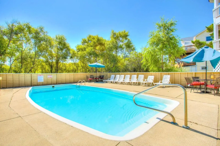 Pool 13 of 21