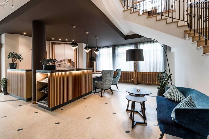 Entrance & Lobby