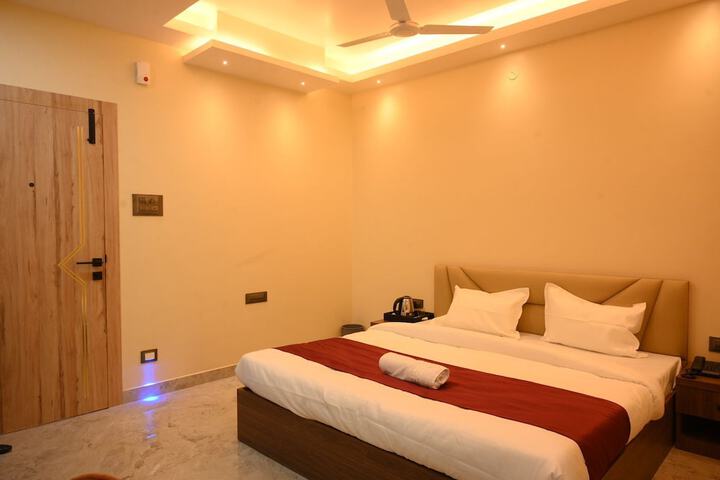Room 10 of 28