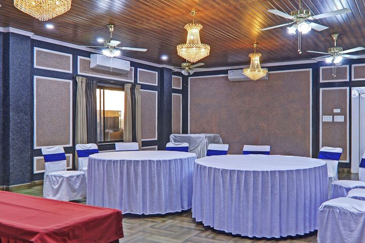 Ballroom/Hall 34 of 39