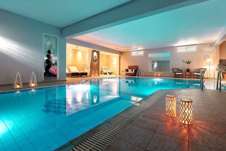 Hotel with Pool